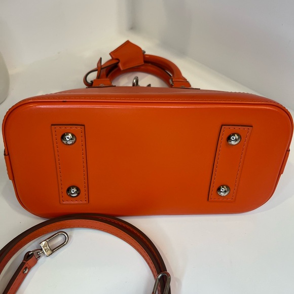 🎀 LOUIS VUITTON Epi Alma BB Poppy